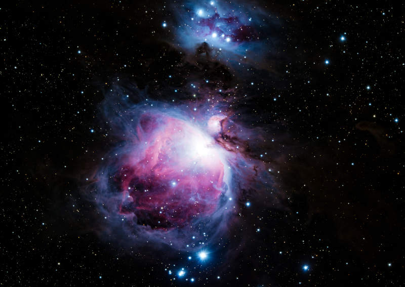 Ein Foto der Milchstraße bei Nacht.